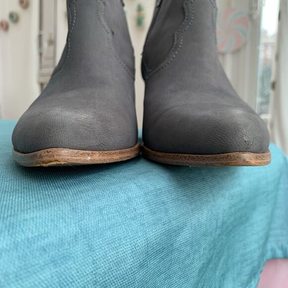 Frye Reina JEA Women Size 9.5 Gray Suede Leather Ankle Boot Zip 3471724 - Picture 3 of 14